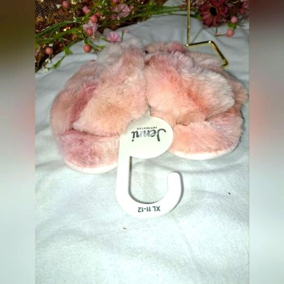 Jenni Intimates Slippers - Picture 4 of 8